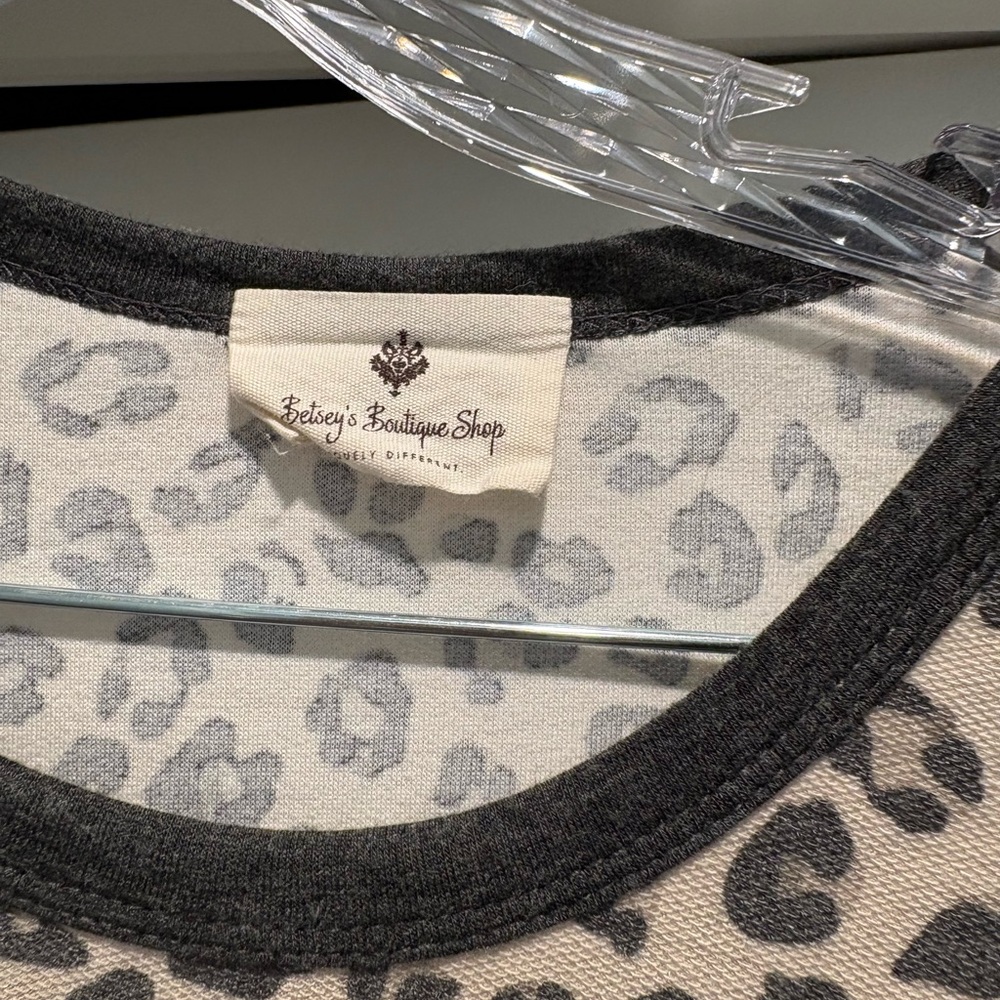 Leopard Print Long Sleeve Top - Picture 2 of 6